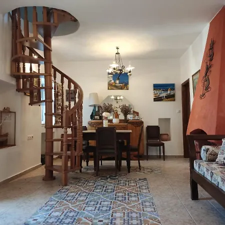 Ferienhaus Elvina Karavás